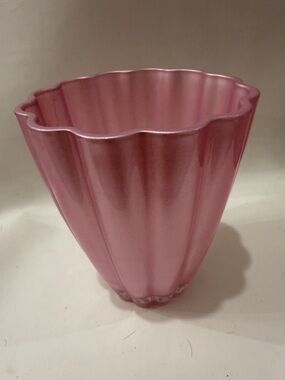 Teleflora Pearlescent Pink Scallop Decorative Glass Vase 6 1/2 In Tall X 5 1/2